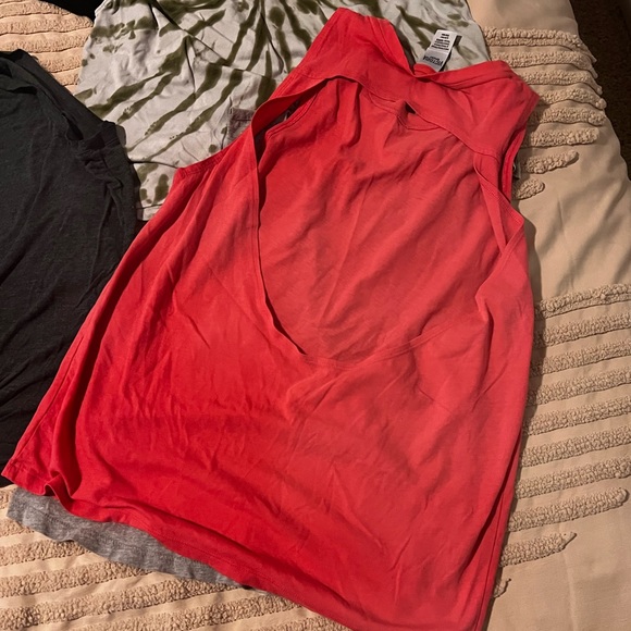 Workout Tank Bundle (12 Pieces) - Picture 9 of 9